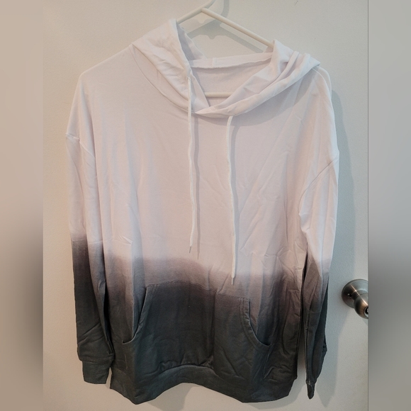 Tops - ✨️Long Sleeve Hoodie